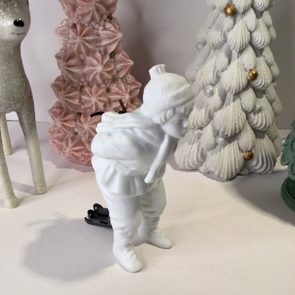Dept 56 Winter Silhouette Skating Child White Porcelain With Pewter Skat… - Picture 4 of 9
